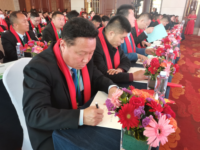 戮力同行 · 逐夢未來—— 中原邦農集團2021年第一季度大會暨新品發布會圓滿落幕